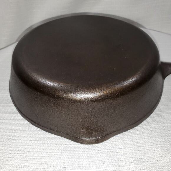 Vintage Unmarked #5 Wagner Cast Iron Skillet - Circa 1960's - Picture 8 of 9